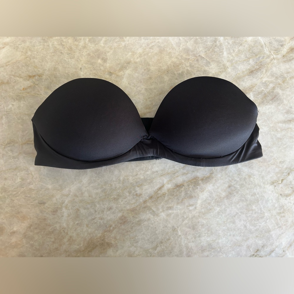 Skims ultimate STRAPLESS PUSH-UP BRA in ONYX!